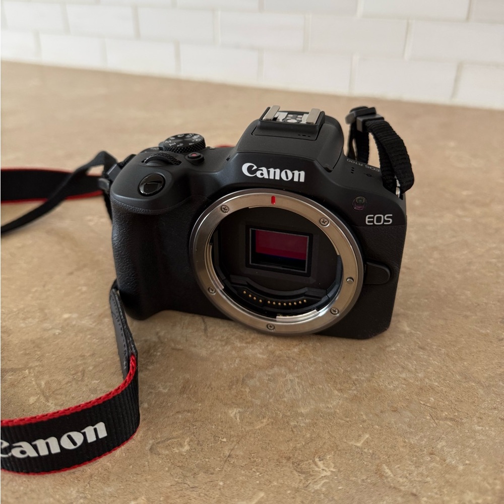 Canon EOS R100 - Picture 3 of 11